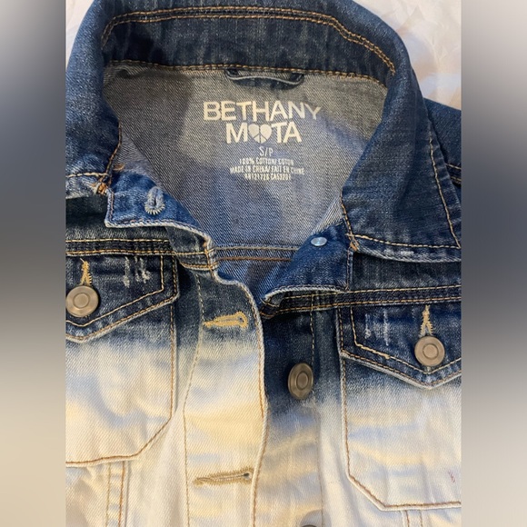 Bethany Mota ❤️ Cropped Faded Jean Jacket P/S with a FREE XS FAMILY TANK 👀 - Picture 3 of 14